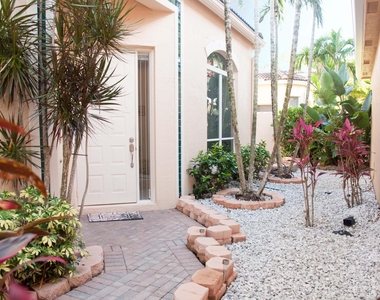 7684 Hummingbird Court - Photo Thumbnail 14