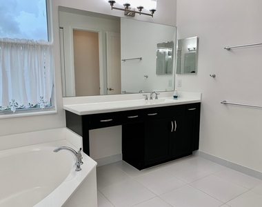 9754 Celtic Sea Lane - Photo Thumbnail 36