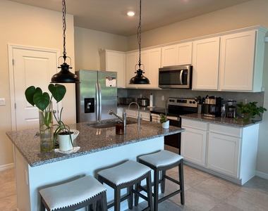 2933 Olivia Avenue - Photo Thumbnail 13