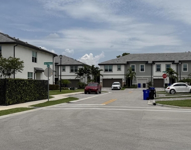 2933 Olivia Avenue - Photo Thumbnail 2