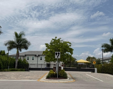 2933 Olivia Avenue - Photo Thumbnail 4