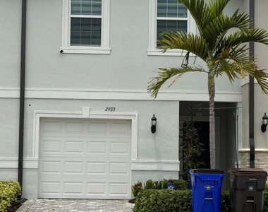 2933 Olivia Avenue - Photo Thumbnail 1