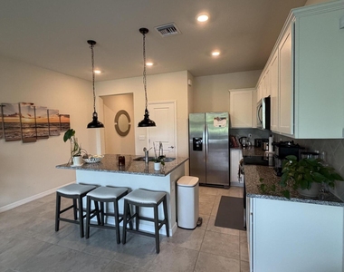 2933 Olivia Avenue - Photo Thumbnail 15