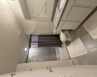 2933 Olivia Avenue - Photo Thumbnail 24