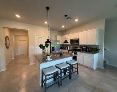 2933 Olivia Avenue - Photo Thumbnail 12