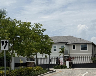 2933 Olivia Avenue - Photo Thumbnail 3