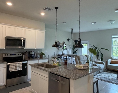 2933 Olivia Avenue - Photo Thumbnail 7