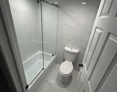6361 N Falls Cir Drive - Photo Thumbnail 7