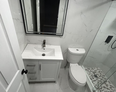 6361 N Falls Cir Drive - Photo Thumbnail 11