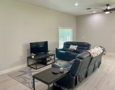 3310 Sw Savona Boulevard - Photo Thumbnail 2