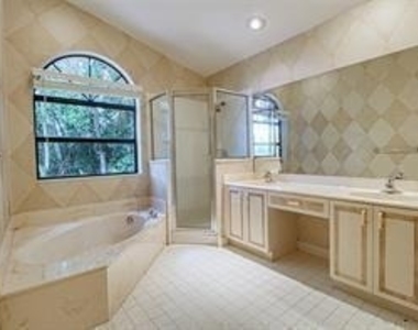 6310 Nw 58th Way - Photo Thumbnail 13