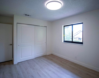 3810 Nw 23rd Court - Photo Thumbnail 16