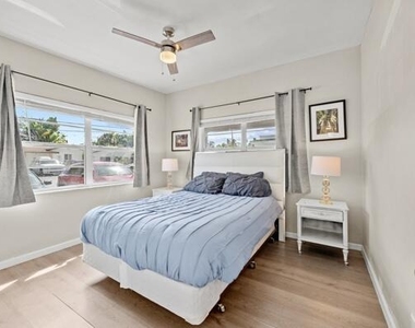 1127 Ne 5th Avenue - Photo Thumbnail 10