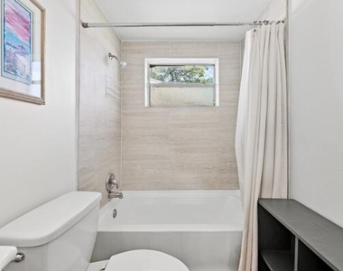 1127 Ne 5th Avenue - Photo Thumbnail 14