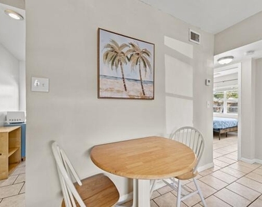 1127 Ne 5th Avenue - Photo Thumbnail 6