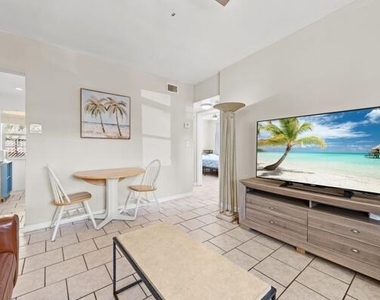 1127 Ne 5th Avenue - Photo Thumbnail 4