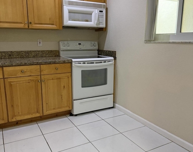 7850 Camino Real - Photo Thumbnail 2