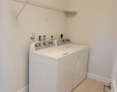 9044 Kingsmoor Way - Photo Thumbnail 6