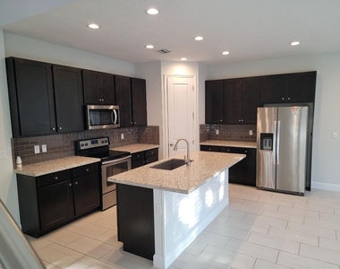 9044 Kingsmoor Way - Photo Thumbnail 3