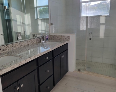 9044 Kingsmoor Way - Photo Thumbnail 8