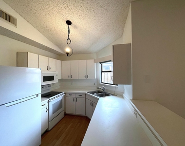 2819 Stoneway Lane - Photo Thumbnail 7