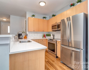 1101 W 1st Street - Photo Thumbnail 8