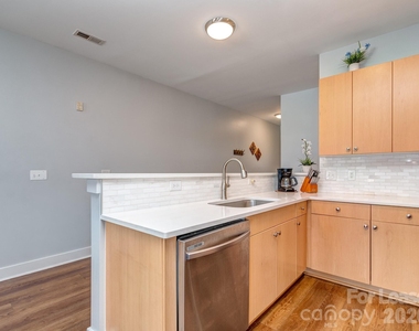1101 W 1st Street - Photo Thumbnail 7