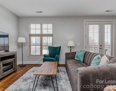 1101 W 1st Street - Photo Thumbnail 12