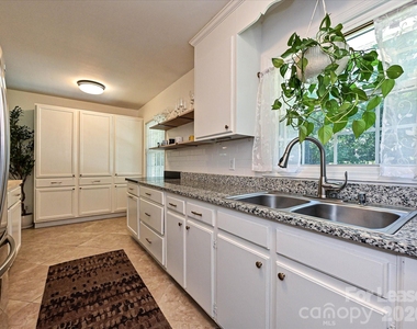 4730 Crestmont Drive - Photo Thumbnail 15