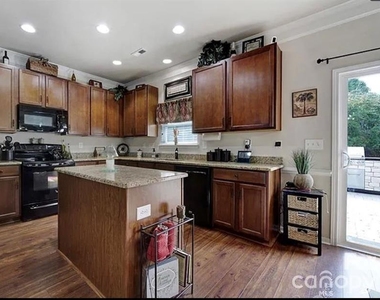 6125 Kilchurn Drive - Photo Thumbnail 16