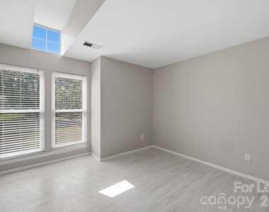 18841 Vineyard Point Lane - Photo Thumbnail 9