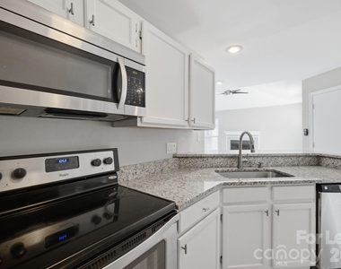 18841 Vineyard Point Lane - Photo Thumbnail 7