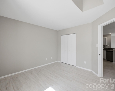 18841 Vineyard Point Lane - Photo Thumbnail 14
