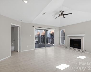 18841 Vineyard Point Lane - Photo Thumbnail 3