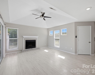 18841 Vineyard Point Lane - Photo Thumbnail 5