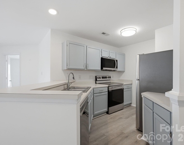 18883 Vineyard Point Lane - Photo Thumbnail 5