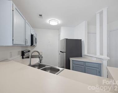18883 Vineyard Point Lane - Photo Thumbnail 6