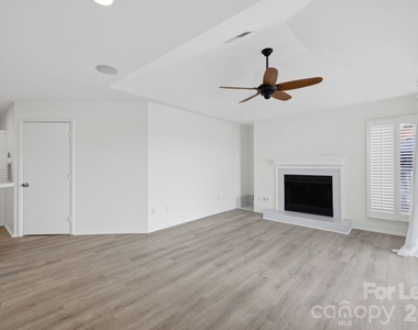 18883 Vineyard Point Lane - Photo Thumbnail 3