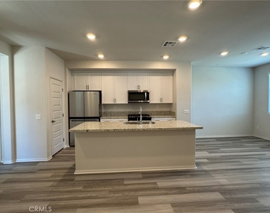 28094 Melrose Drive - Photo Thumbnail 3