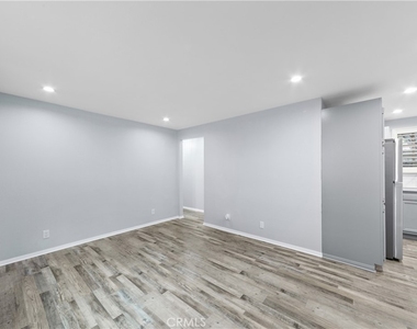 483 Sturtevant Drive - Photo Thumbnail 8