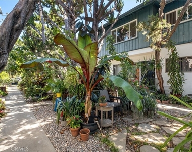 5851 Woodman Avenue - Photo Thumbnail 1
