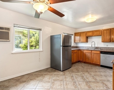5851 Woodman Avenue - Photo Thumbnail 8