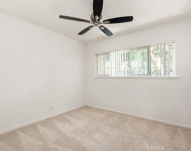 5851 Woodman Avenue - Photo Thumbnail 12