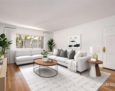 5851 Woodman Avenue - Photo Thumbnail 4