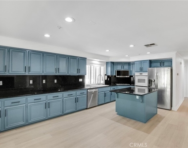 20871 Betron Street - Photo Thumbnail 10