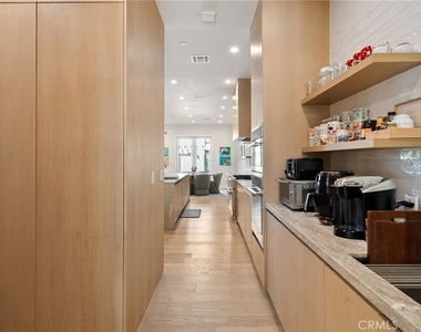 15547 Valley Vista Boulevard - Photo Thumbnail 17