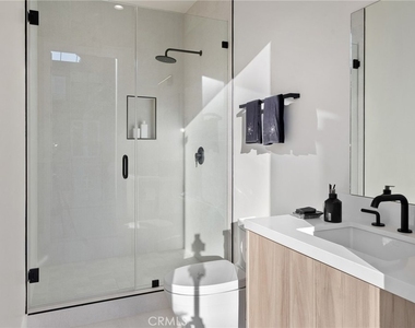 15547 Valley Vista Boulevard - Photo Thumbnail 53