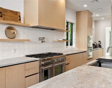 15547 Valley Vista Boulevard - Photo Thumbnail 14