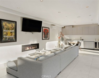 15547 Valley Vista Boulevard - Photo Thumbnail 39