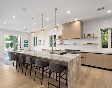 15547 Valley Vista Boulevard - Photo Thumbnail 12